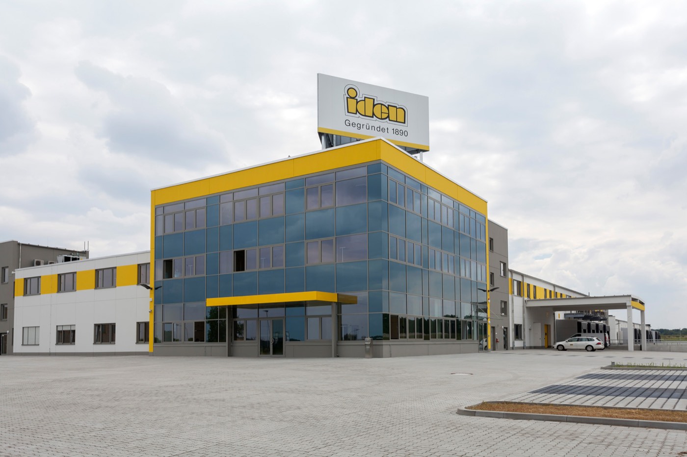 Gebäudetechnik für das Logistikcenter der Iden-Gruppe in Golßen – Foto 1