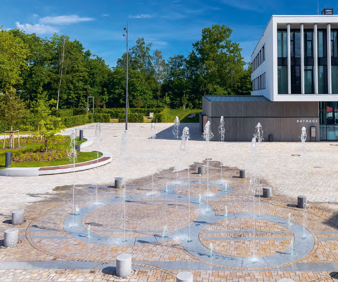 Errichtung des Wasserspiels am Rathaus in Hohen Neuendorf – Foto 1