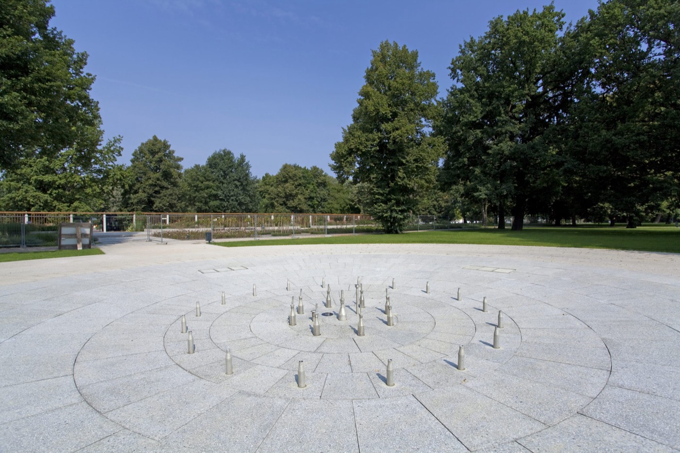 Springbrunnen und Beregnung im Rosengarten Treptower Park – Foto 2
